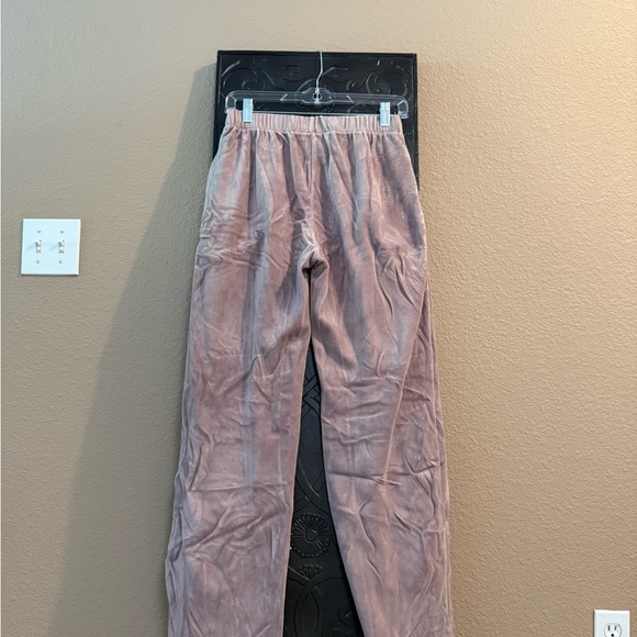 Brandy Melville Mauve Velvet Sweatpants - Picture 4 of 4